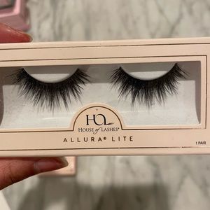 Brand new House of Lashes in Allura Lite